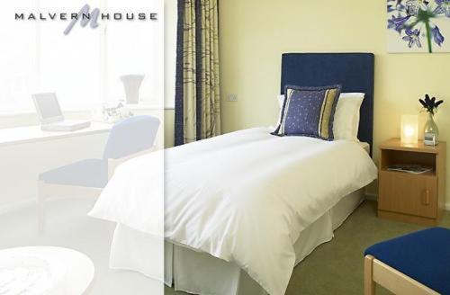 Malvern House High Wycombe Room photo