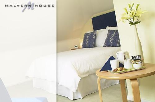 Malvern House High Wycombe Room photo